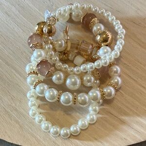 Chic Pearl and Gold Bracelet Collection